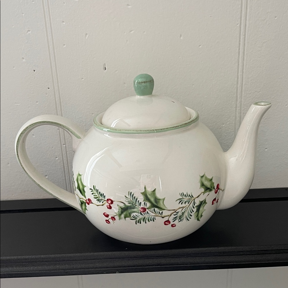St Nicholas Square - Holly Berry - Festive Green and White Teapot